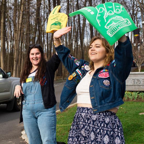 Student college student tour guides welcome prospective families to Skidmore